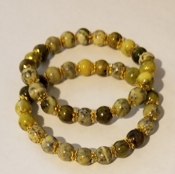 Mixed green beads stretch bracelet - Picture 2 of 3